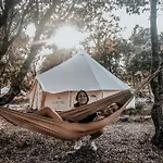 Роскошный шатер Lodg'ing Nature Camp Luberon