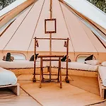 Роскошный шатер Lodg'ing Nature Camp Luberon Saint-Michel-l'Observatoire