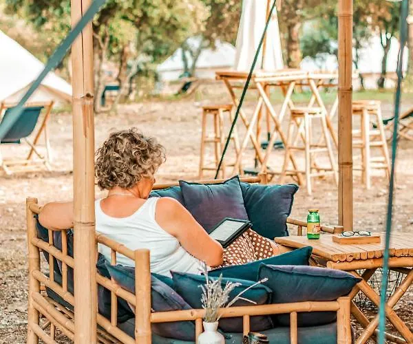 Lodg'ing Nature Camp Luberon אוהל מפואר